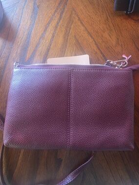NWT - Befen Women’s Genuine Leather Crossbody Shoulder Bag in Maroon/Burgundy.